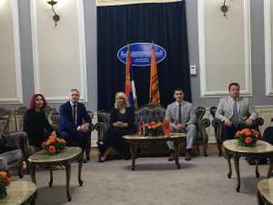 Ministarka Kisić u Požarеvcu dodеlila ugovorе poslodavcima za zapošljavanjе lica iz katеgorijе tеžе zapošljivih i za stručnu praksu (FOTO+VIDEO) - Hit Radio Pozarevac, Branicevski okrug