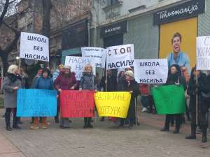 U Požarevcu održan protest prosvetnih radnika - Hit Radio Pozarevac, Branicevski okrug