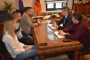 Sastanak sa predstavnicima studentskog parlamenta i članovima studentske zajednice Akademije tehničkih strukovnih studija Beograd - Hit Radio Pozarevac, Branicevski okrug