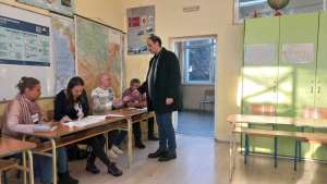Predsednik Skupštine grada Požarevca Ničić, glasao u 9 sati - Hit Radio Pozarevac, Branicevski okrug