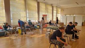 Maturanti u akciji dobrovoljnog davanja krvi - Hit Radio Pozarevac, Branicevski okrug