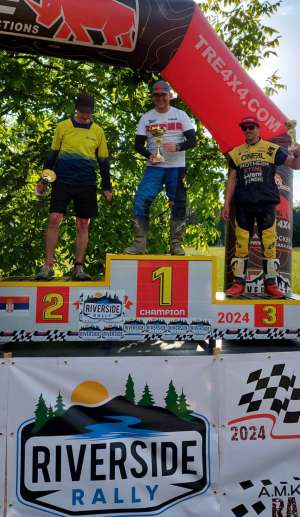 Miloš Dišković, član "Vatrenih" u CrossCountry rally šampionatu Srbije na prvoj poziciji - Hit Radio Pozarevac, Branicevski okrug