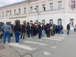 Protest i 16 minuta tišine ispred Akademije strukovnih studija - Hit Radio Pozarevac, Branicevski okrug