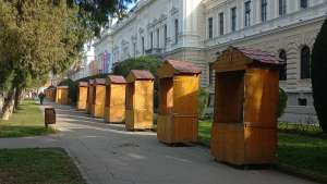 Drvene tezge spremne za Novogodišnji i Božićni vašar u Požarevcu - Hit Radio Pozarevac, Branicevski okrug