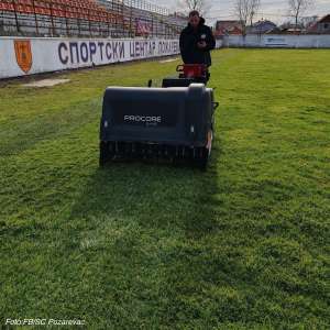 Pripreme za sezonu: Uređuje se glavni teren Gradskog stadiona - Hit Radio Pozarevac, Branicevski okrug