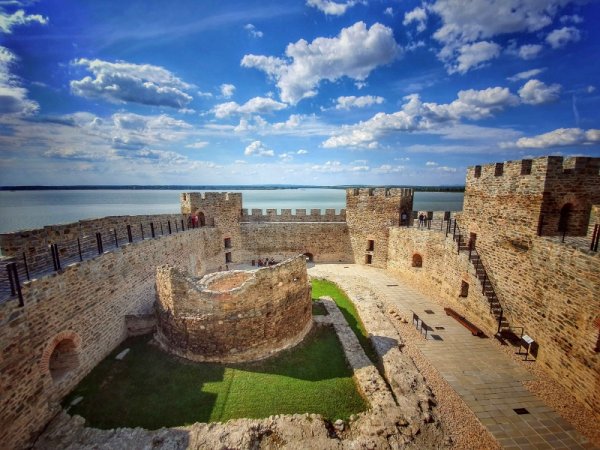 Evo kako da se prijavite za vaučere od 15 hiljada dinara