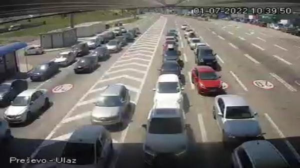 Počele gužve na putevima, najduže se čeka na prelazima Horgoš i Preševo