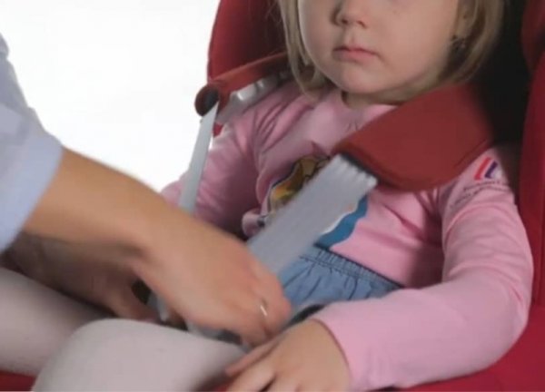 MUP: Decu mlađu od 12 godina ne vozite na prednjem sedištu