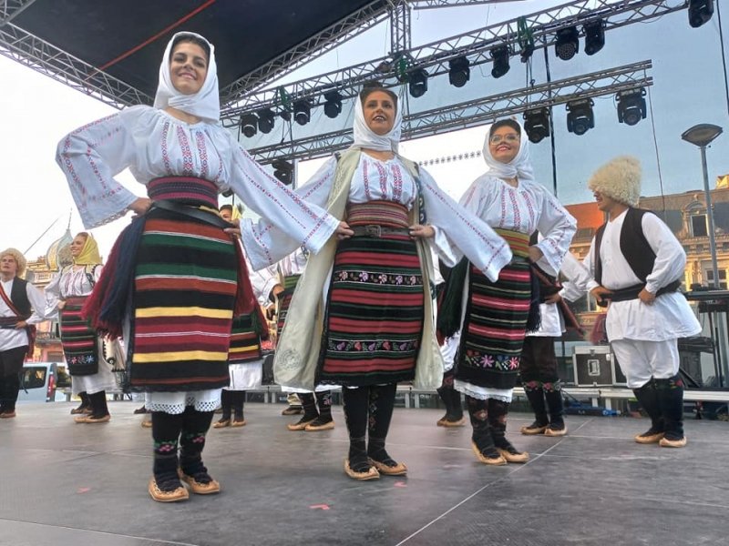 Ostrovački festival folklora veterana „Po šoru igraju bećari, svire im tamburaši stari”