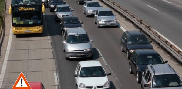 STANJE NA PUTEVIMA Putnička vozila na Preševu čekaju 35 minuta, na Gostunu 30 minuta