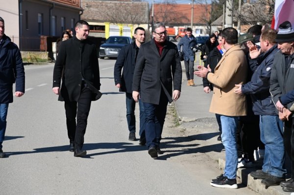 Predsednik Vučić u Braničevskom okrugu: Razgovori i danas sa građanima i podrška lokalnim proizvođačima