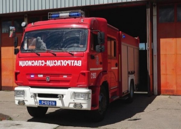 Požar u naselju Živica: Gorela strugara i porodična kuća, intervencija trajala više od šest sati